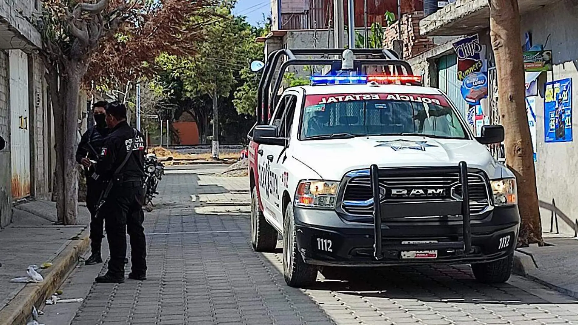 'Hasta aquí llegaste', le dijo a su mamá un hombre mientras la tenía en el piso y al mismo tiempo la golpeaba con un bat